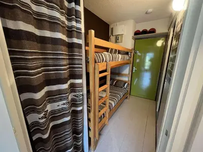 a room with bunk beds and a green door at Studio pour 4 pers., proche pistes et commerces, balcon sud, à Flaine Forêt - FR-1-687-66 in Arâches-la-Frasse