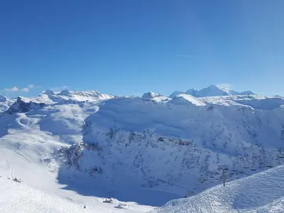 a snow covered mountain with a ski lift at Studio pour 4 pers., proche pistes et commerces, balcon sud, à Flaine Forêt - FR-1-687-66 in Arâches-la-Frasse