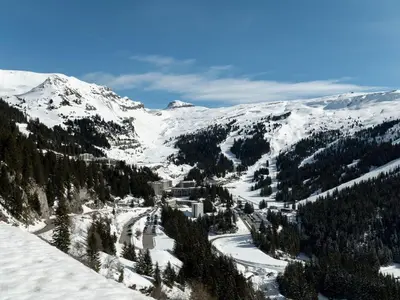 a snow covered mountain with trees and a ski slope at Studio pour 4 pers., proche pistes et commerces, balcon sud, à Flaine Forêt - FR-1-687-66 in Arâches-la-Frasse