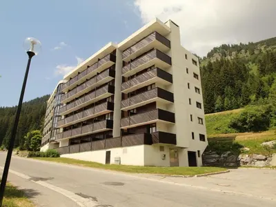 an apartment building on the side of a road at Charmant Studio Cabine avec Coin Montagne pour 5 Pers., Résidence Doris, Proche Pistes et Commerces. - FR-1-687-62 in Arâches-la-Frasse
