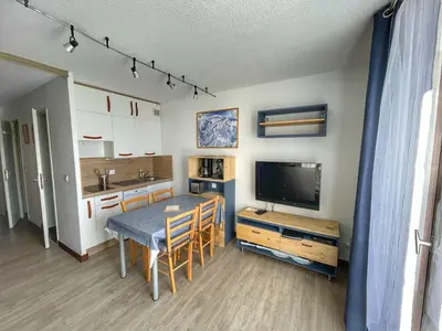 a kitchen and dining room with a table and a television at Charmant Studio Cabine avec Coin Montagne pour 5 Pers., Résidence Doris, Proche Pistes et Commerces. - FR-1-687-62 in Arâches-la-Frasse