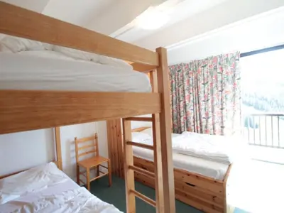 a bedroom with two bunk beds and a window at Appartement 2 pièces pour 6 personnes, au pied des pistes – Résidence Aldebaran, Flaine Forum - FR-1-687-95 in Arâches-la-Frasse