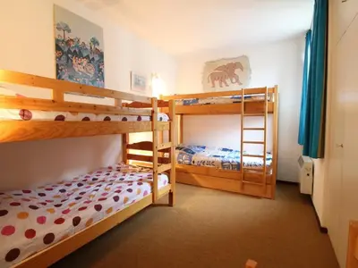 a bedroom with two bunk beds and a ladder at Appartement 2 Pièces 6 Personnes, Balcon, proche Pistes et Commerces, Flaine Forêt - FR-1-687-77 in Arâches-la-Frasse