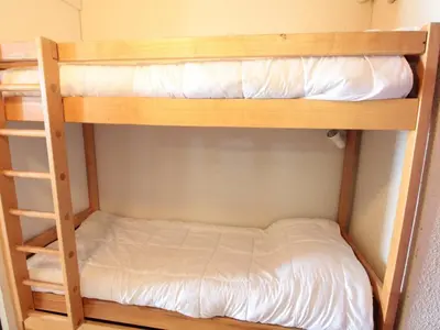 a couple of bunk beds in a room at Studio cosy pour 4 personnes - résidence Andromède, Flaine Forêt, proche pistes et commerces - FR-1-687-107 in Arâches-la-Frasse