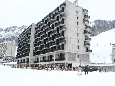 a building in the snow with people in front of it at Flaine, 3 pièces, 8 pers, près des pistes, vue domaine skiable - FR-1-687-83 in Arâches-la-Frasse