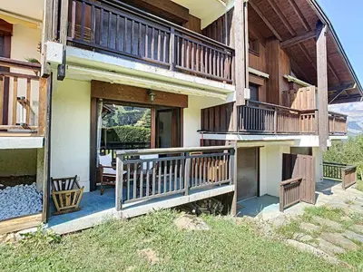 a house with a porch and a balcony on it at Charmant 2P à Combloux avec terrasse, parking et casier à ski - FR-1-560-101 in Combloux