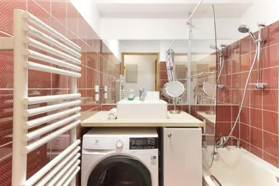 a bathroom with a washing machine and a tub at Beau Glacier - Pied des Pistes - Balcons du Savoy in Chamonix-Mont-Blanc