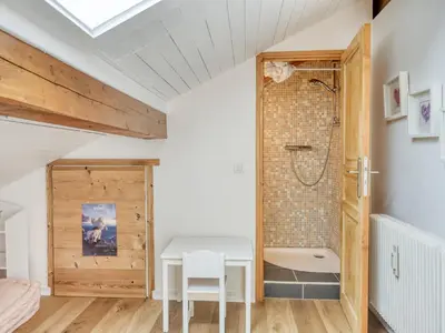 a bathroom with a table and a shower at Appartement lumineux 2 chambres proche centre, animaux admis, parking, WiFi - FR-1-453-296 in Megève