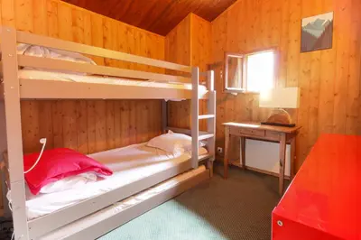 a bedroom with two bunk beds in a cabin at Le Chamouny- Family Apt - Central - Quiet - Hikeing & Rock Climbing Close by in Chamonix-Mont-Blanc