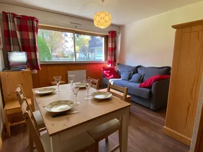a living room with a table and a couch at Studio cosy avec Wifi au pied des pistes - 4 pers. - FR-1-343-154 in Chamonix-Mont-Blanc
