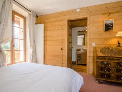 a bedroom with a white bed and a window at Appartement spacieux à Chamonix, 3 chambres, WiFi - FR-1-343-176 in Chamonix-Mont-Blanc