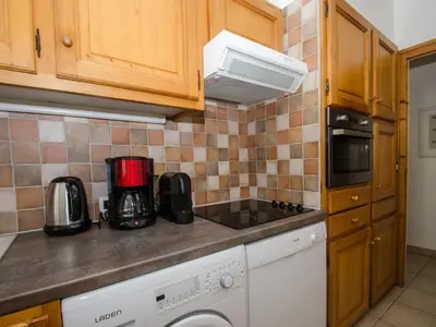 a kitchen with a stove top oven and a dishwasher at Appartement Chamonix 3* - 4 pers. + Animaux admis - FR-1-343-216 in Chamonix-Mont-Blanc