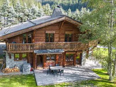 a log cabin with a table in front of it at Chalet de charme à Chamonix avec WiFi et parking privé pour 12 pers. - FR-1-343-226 in Chamonix-Mont-Blanc