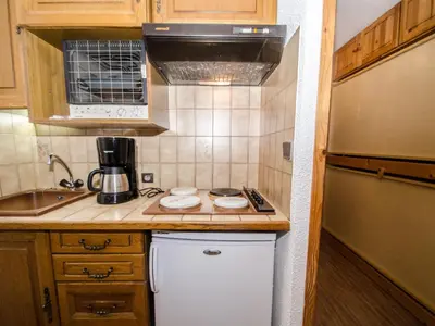 a small kitchen with a sink and a stove at Studio cosy 3 pers, ski-in/ski-out Chamonix avec wifi et animaux admis - FR-1-343-217 in Chamonix-Mont-Blanc