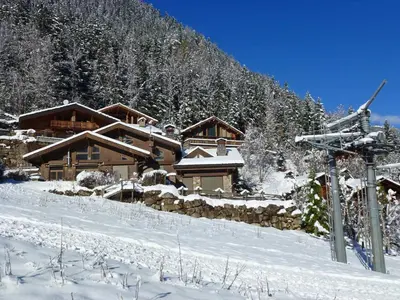 a log cabin in the snow with a ski lift at Chalet mitoyen aux pieds des pistes pour 6 pers., animaux admis, à Chamonix - FR-1-343-225 in Chamonix-Mont-Blanc