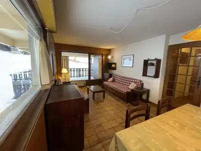 a living room with a couch and a table at Ski aux pieds, 2 pièces rénové, 5 couchages, terrasse, parking, proche commerces et services - FR-1-572-145 in Arâches-la-Frasse