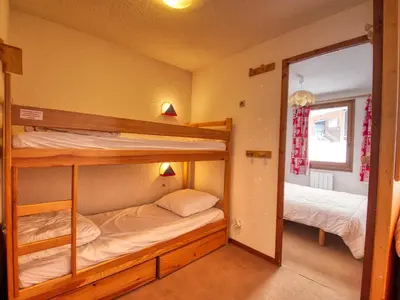 a room with two bunk beds and a mirror at Appartement confortable 6 pers. pied des pistes à Morillon - FR-1-642-79 in Morillon