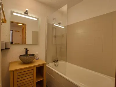 a bathroom with a sink and a tub and a shower at Appartement confortable 6 pers. pied des pistes à Morillon - FR-1-642-79 in Morillon