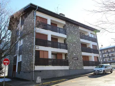 a building with a car parked in front of it at Spacieux 2 pièces + cabine, idéal famille, 5 pers, centre village, proche commerces et pistes - FR-1-572-156 in Arâches-la-Frasse