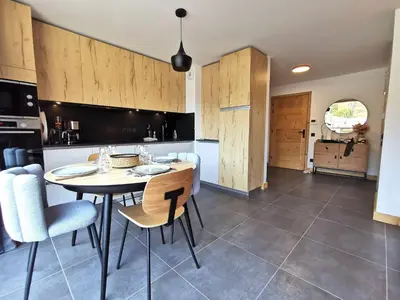 a kitchen with a table and chairs in a room at Terra Losa - Tout Nouveau - Centre des Houches - Point de Départ et D'arrivée TMB in Les Houches