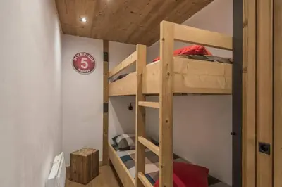 a bunk bed room with two bunk beds at Charmant T2 Megève, 10 min à pied du centre in Megève