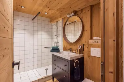 a bathroom with a sink and a mirror and a tub at Charmant T2 Megève, 10 min à pied du centre in Megève