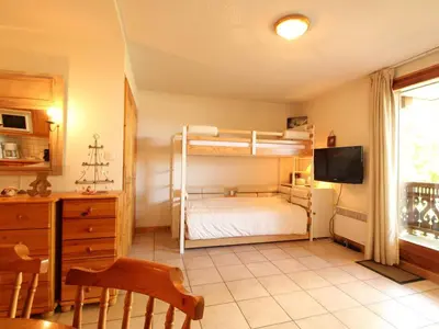 a bedroom with two bunk beds and a television at Studio cosy 4 pers avec parking, lave-vaisselle, balcon, proche des pistes et commerces - FR-1-572-56 in Arâches-la-Frasse