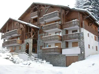 a building with balconies on it in the snow at Studio cosy 4 pers avec parking, lave-vaisselle, balcon, proche des pistes et commerces - FR-1-572-56 in Arâches-la-Frasse