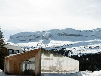 a building in the snow with mountains in the background at Studio pour 5 personnes avec balcon, proche des pistes et commerces - Résidence Andromède, Flaine Forêt - FR-1-687-93 in Arâches-la-Frasse