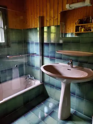 a bathroom with a sink and a bath tub at Chalet à Cordon face à la chaîne du Mont Blanc in Cordon