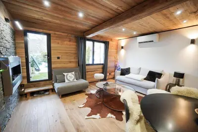 a bedroom with a white bed and a picture of a cat at Logement à Megève avec Jardin in Megève