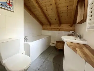 a bathroom with a tub and a toilet and a sink at Chalet indépendant 8 pers, déco moderne, proche centre et remontées, terrasse sud-ouest - FR-1-572-32 in Arâches-la-Frasse