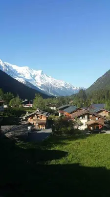 a bedroom with a large bed and a window at Chalet La Chapelle aux pieds des pistes in Chamonix-Mont-Blanc
