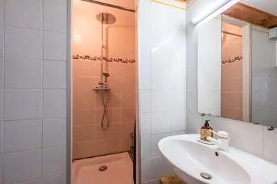 a bathroom with a sink and a shower at Chalet La Chapelle aux pieds des pistes in Chamonix-Mont-Blanc
