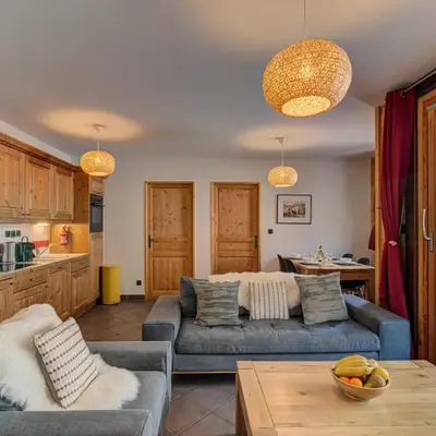Apartment le Paradis 1 - Alpes Travel - Central Chamonix (sleeps 4)