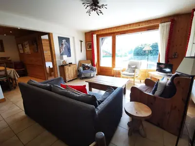 a living room with two couches and a table at MAGNIFIQUE Appart/ 8 pers / 4 ch / Jardin / Vue MB in Megève
