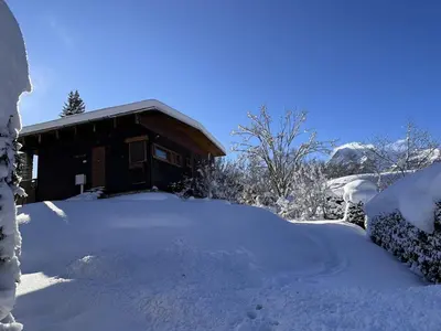 a pile of snow in front of a cabin at Chalet cosy 3 chambres pour 6 personnes à Arâches-la-Frasse, proche centre village et pistes. - FR-1-572-129 in Arâches-la-Frasse