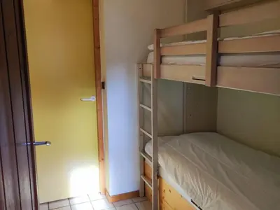 a room with two bunk beds and a door at Studio cosy 4 pers au cœur de la station, proche des pistes et commerces - FR-1-572-268 in Arâches-la-Frasse