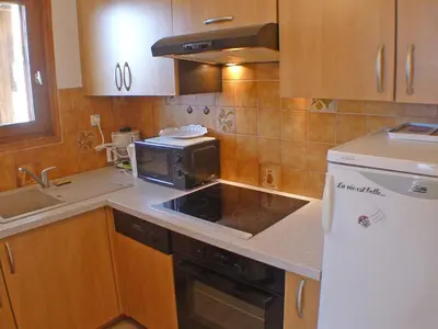 a kitchen with a microwave and a stove top oven at T2 à Samoëns, animaux acceptés, parking - FR-1-629-67 in Samoëns