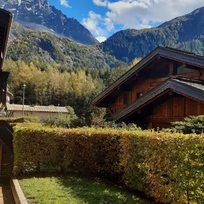 T2 rez-de-jardin Chamonix avec parking et vue Mont Blanc - FR-1-517-65