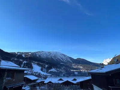a view of a town with snow covered mountains at Appartement 2pieces Hyper Centre Les Houches, proche Chamonix in Les Houches