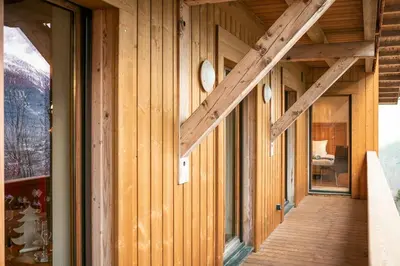 a hallway of a house with a wooden wall at Les Ecureuils -Rénové 100m2 - 8per - Skis aux Pieds - Vue sur la Montagne in Les Houches