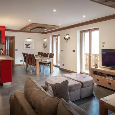 Les Ecureuils -Rénové 100m2 - 8per - Skis aux Pieds - Vue sur la Montagne