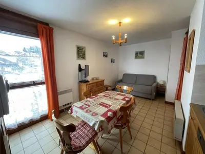 a living room with a table and a couch at Studio spacieux 4 pers : parking, lave-vaisselle, proche télécabine - FR-1-572-108 in Arâches-la-Frasse