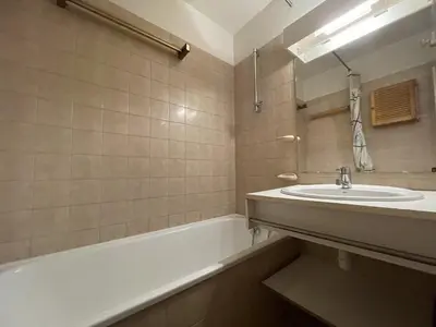 a bathroom with a sink and a bath tub at Studio spacieux 4 pers : parking, lave-vaisselle, proche télécabine - FR-1-572-108 in Arâches-la-Frasse