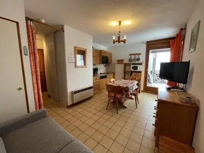 a living room with a table and a kitchen at Studio spacieux 4 pers : parking, lave-vaisselle, proche télécabine - FR-1-572-108 in Arâches-la-Frasse