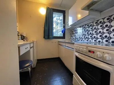 a small kitchen with a stove and a window at Studio cosy Flaine Forum, balcon sud, à deux pas des pistes, idéal 3 pers. - FR-1-687-114 in Arâches-la-Frasse