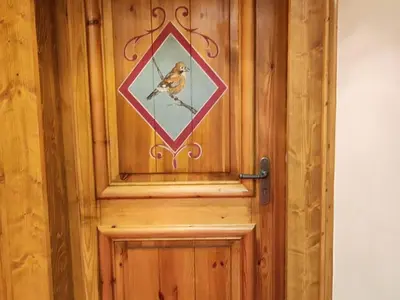 a wooden door with a picture of a bird on it at Spacieux T3, 6 pers, calme, balcon, parking, casier à skis, navette à 150m - FR-1-572-278 in Arâches-la-Frasse