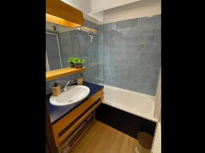 a bathroom with a sink and a bath tub at Studio familial pour 4 personnes avec parking à Samoëns - FR-1-629-122 in Samoëns