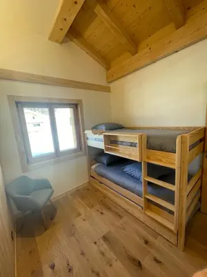 a room with bunk beds in a cabin at Chalet Clos du Nant Megève in Demi-Quartier
